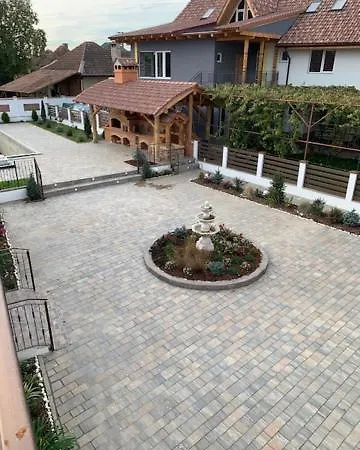 Conacul Flo'camy Bed and Breakfast *
